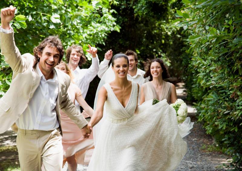 La prestation de Coordination de Jour J de mariage entouré des vignes à Saint-émilion, en Gironde 